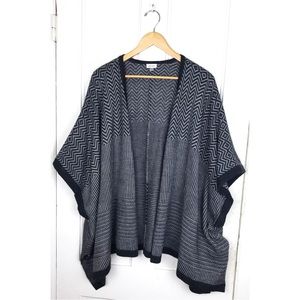 Avenue : size one size : oversized gray zig-zag striped print fall open cardigan